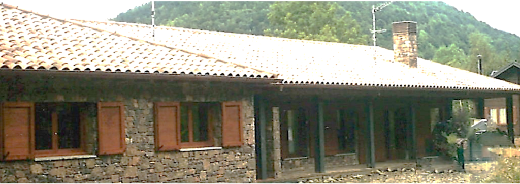 Fachada lateral masía rehabilitada