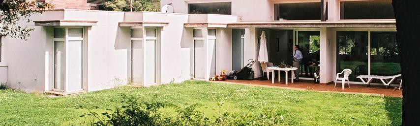 Porche y lateral vivienda