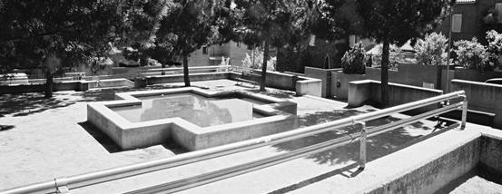 vista plaza con estanque